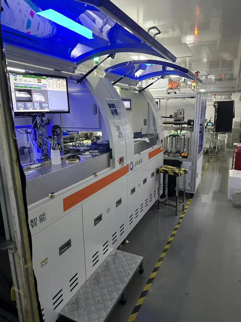 Технология Shenzhen Hongjia добавляет полностью автоматическую подсветку и сборочные машины ЖК -дисплеев, устраняя труд